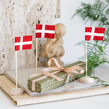 Langkilde & Søn Mini Bordflag med Dannebrog Højde ca 15 cm 3 Stk.